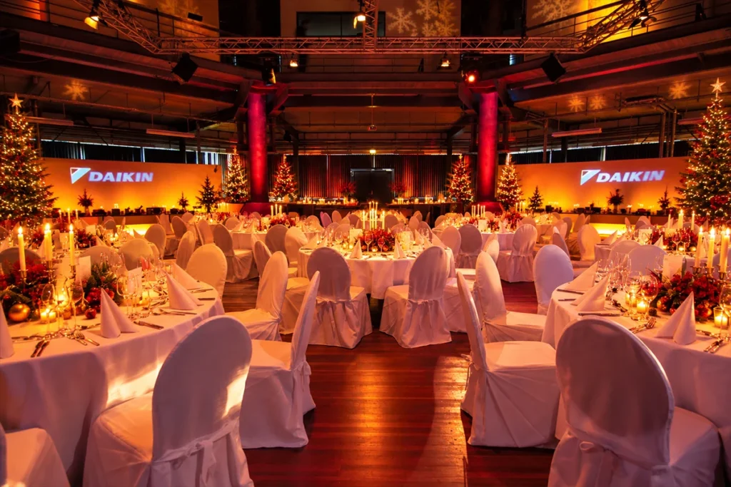 Festliches Weihnachtsdinner bei einer Firmenweihnachtsfeier im OKTOGON auf Zollverein