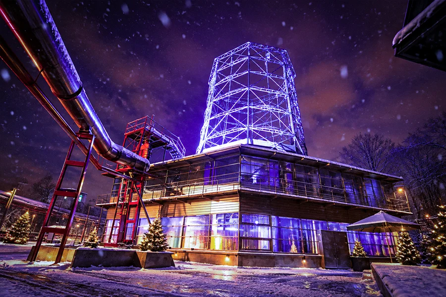 Verschneites OKTOGON auf Zollverein in Essen zur Weihnachtszeit